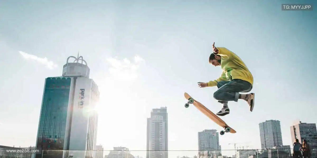 「球星同款、限量周边，做朋友圈最靓的体育潮人！👕点击抢购，手慢无！」